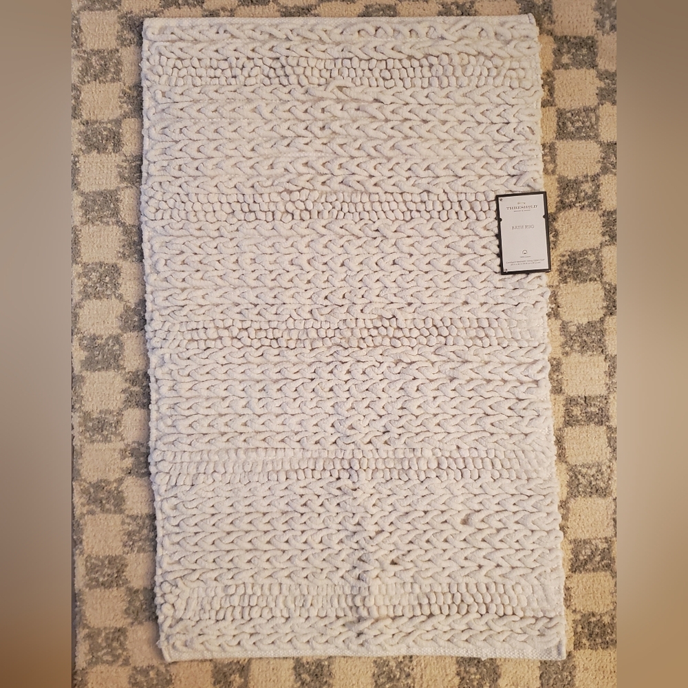 NWT Threshold 20"x32" Performance Bath Rug in Solid White